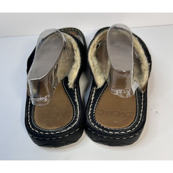 UGG Australia 1610 Women’s Size B Black Suede Thong Slip On Comfort Sandals - Picture 4 of 7